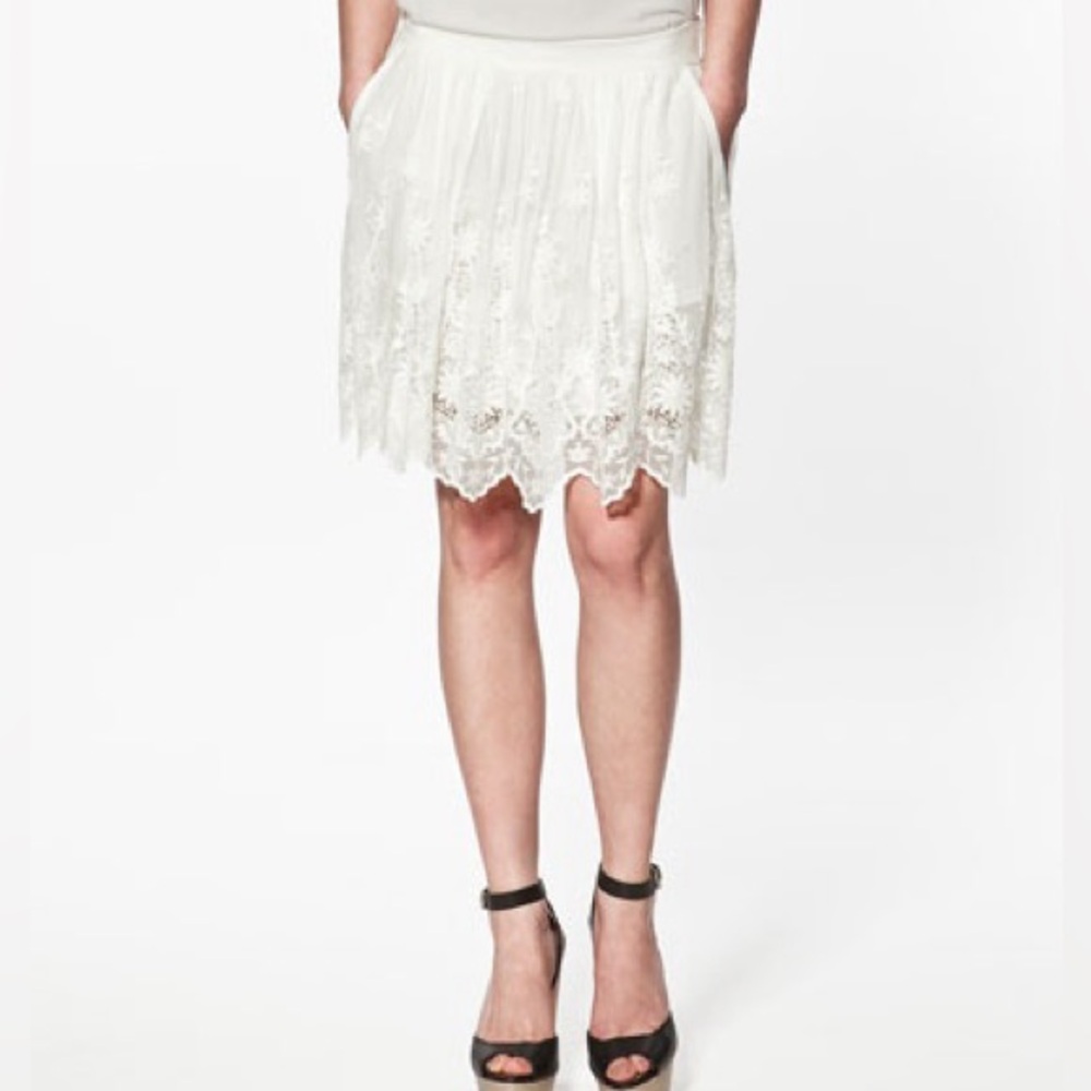 Zara Women all Lace white mini skirt with pockets. Fully lined.